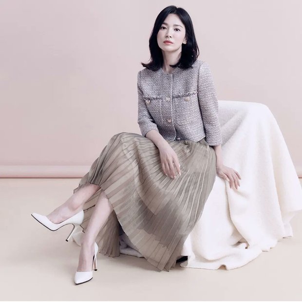 Song Hye Kyo khóc ròng vì cảnh quay phim mới gợi nhớ Song Joong Ki: Ánh mắt kẻ si tình khó giấu? - Hình 9