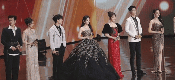 Vương Nhất Bác - Tiêu Chiến sắp tái hợp, fan couple rần rần mong đứng chung sân khấu - Hình 4