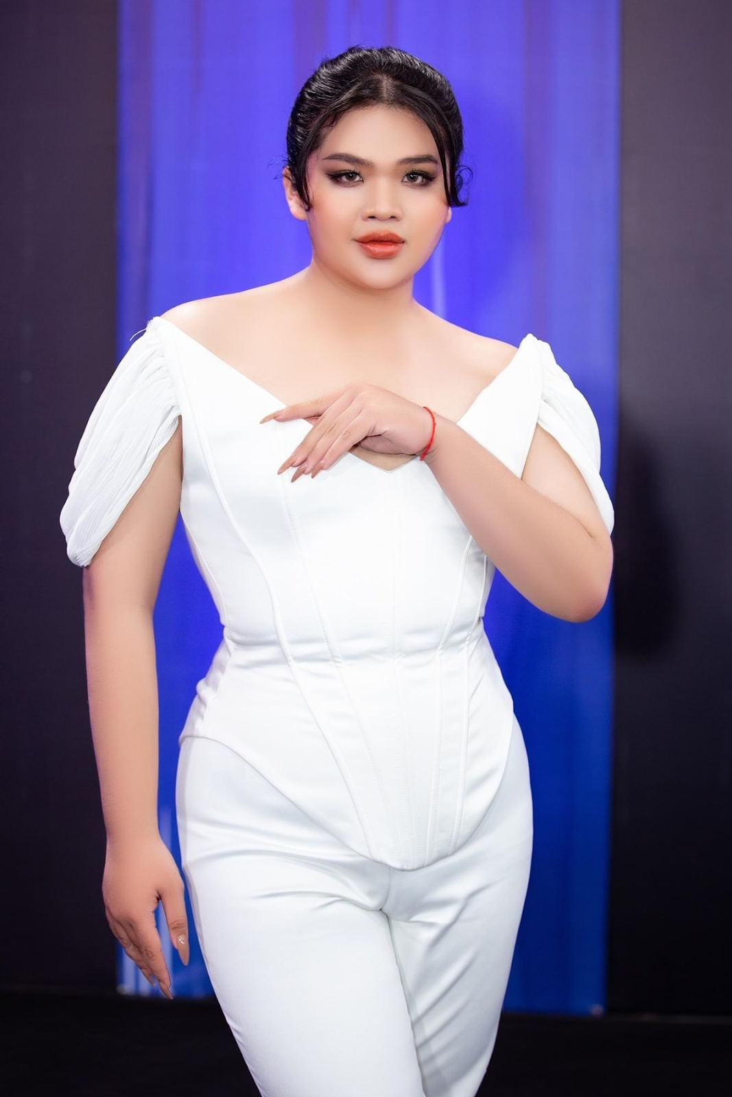 Huy Hoàng: Cô gái được khen best interview, từng nặng 115kg, giảm 30kg để thi HH Chuyển giới là ai? - Hình 1