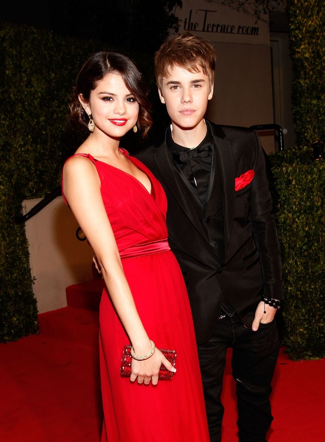 Selena Gomez bí mật kết hôn sau mâu thuẫn với vợ Justin Bieber: Danh tính chú rể gây xôn xao dư luận - Hình 5