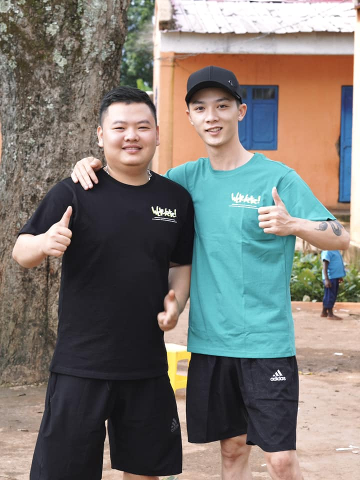Thành viên mới của team Quang Linh bị ép làm mẫu đồ trong, bạn gái ở Việt Nam đòi sang tận Angola - Hình 2