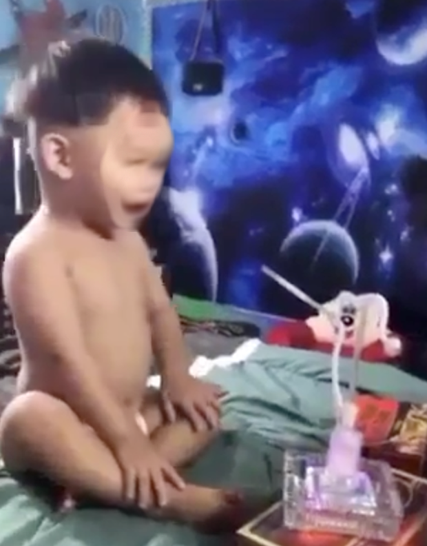 Bé trai bị cha dượng ép hút chất cấm: Công an vào cuộc điều tra, người đăng video là bố ruột? - Hình 5