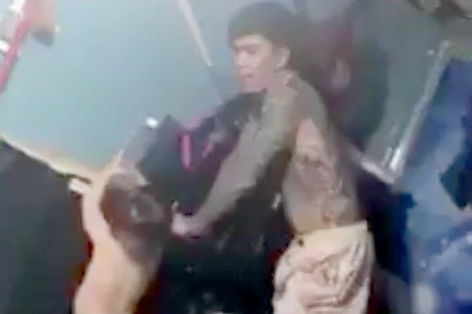 Bé trai bị cha dượng ép hút chất cấm: Công an vào cuộc điều tra, người đăng video là bố ruột? - Hình 6