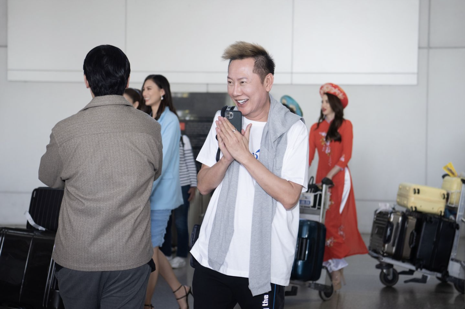 Mr. Nawat và top 8 ao làng nhảy nhót chấn động tại Việt Nam: Làm gánh xiếc ở Thái chưa đủ sao? - Hình 7