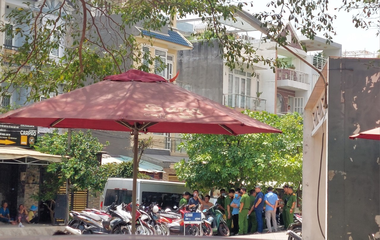 Hàng trăm cảnh sát ập vào kiểm tra Home Credit và văn phòng tài chính mua bán nợ - Hình 8