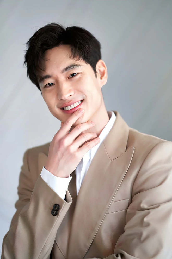 Lee Je Hoon - Nam thần Taxi Driver: Sự nghiệp đáng ngưỡng mộ và đời tư cực kín tiếng - Hình 8