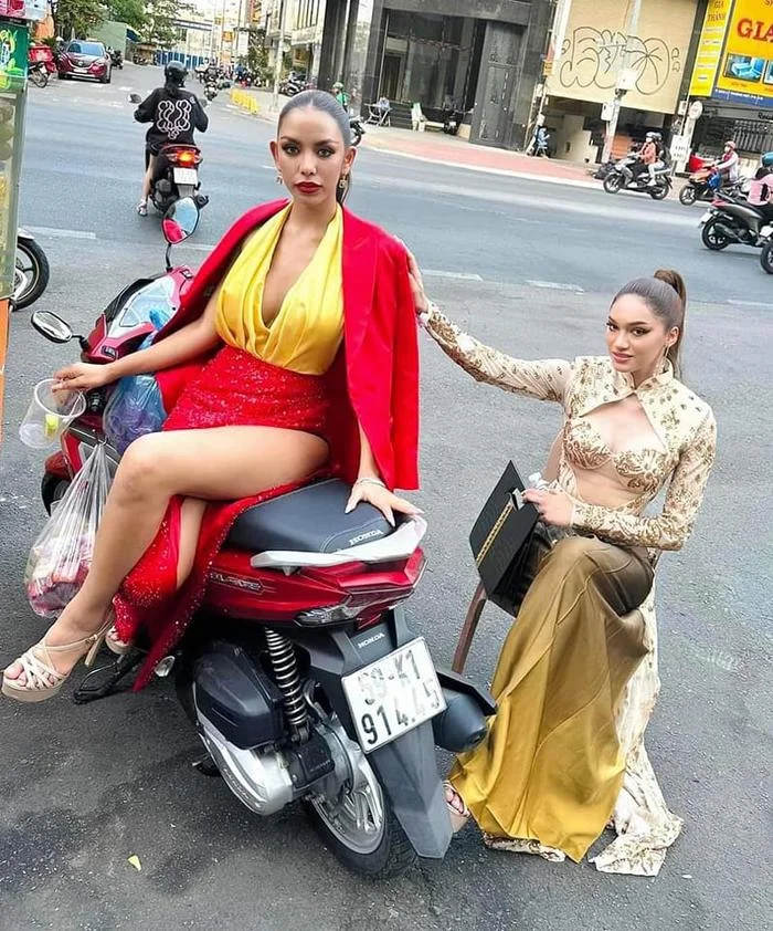Top 8 Miss Grand gây sốc vì dáng ngồi giữa đường phố Việt Nam: Có choáng bằng ảnh tại hồ bơi? - Hình 2