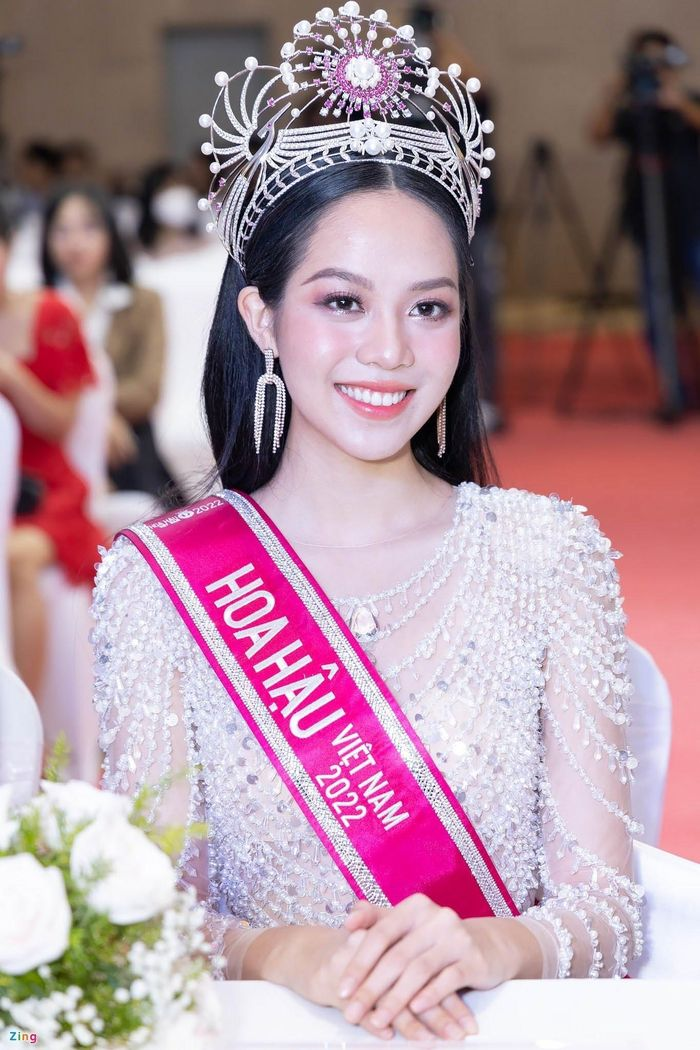 Hoa hậu Việt Nam Thanh Thủy thừa nhận đã dao kéo, netizen mỉa mai: Xét nhân trắc học làm gì? - Hình 2