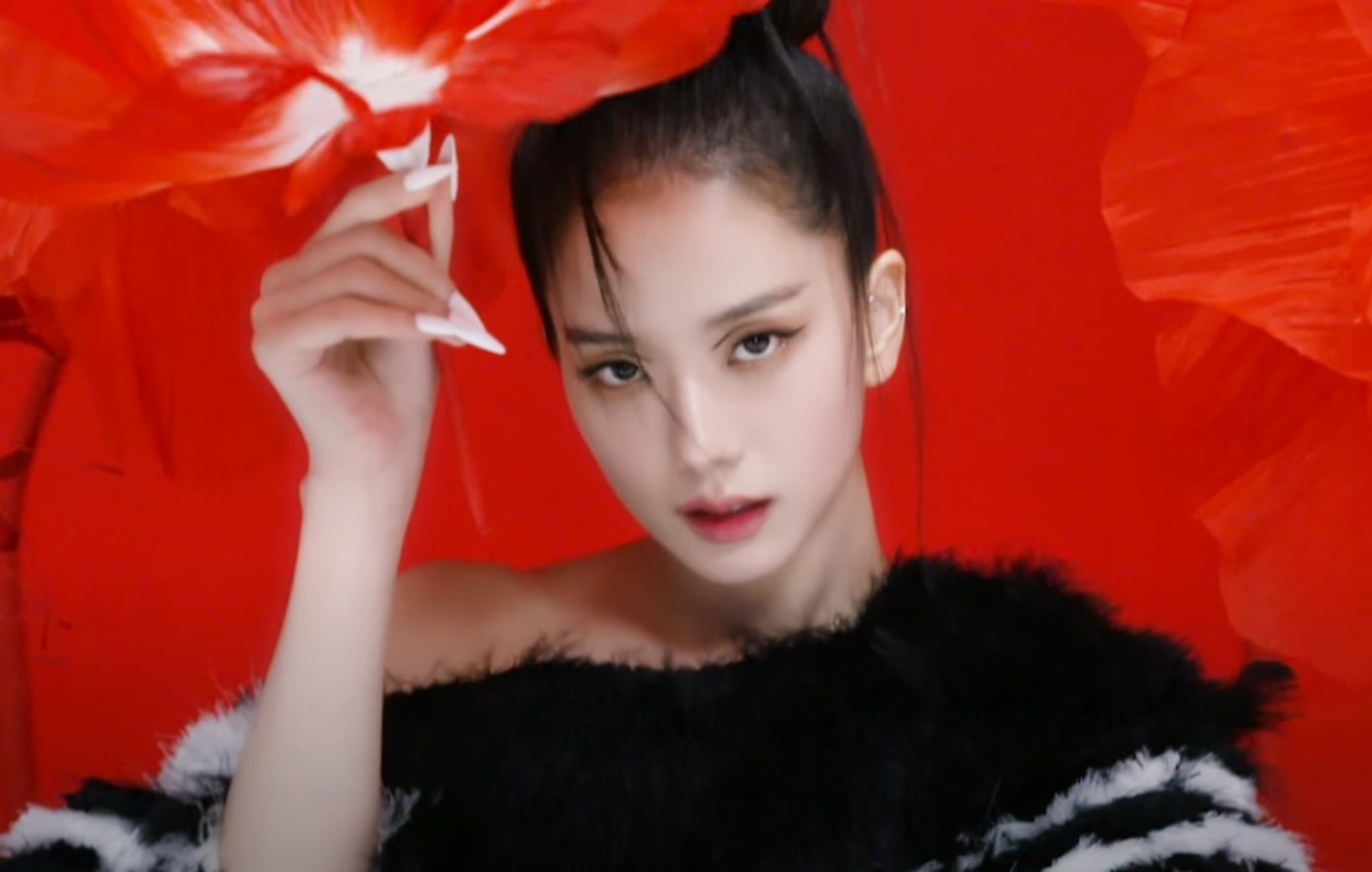 Jennie hại Jisoo trước thềm solo khiến fan bức xúc, teaser 21 giây nhưng cả đống sạn? - Hình 14