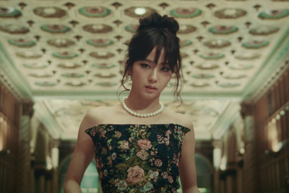 Jennie hại Jisoo trước thềm solo khiến fan bức xúc, teaser 21 giây nhưng cả đống sạn? - Hình 1