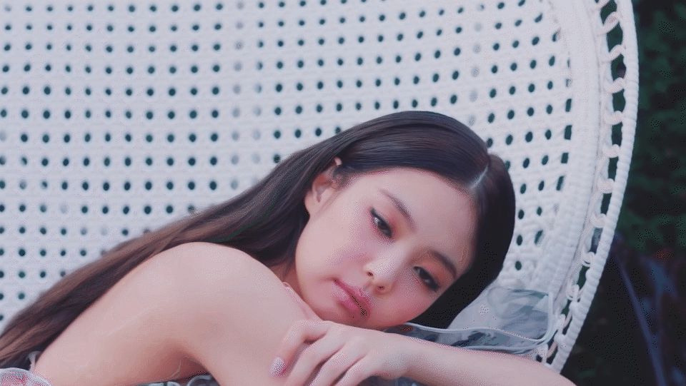 Jisoo (BLACKPINK) tung teaser nhá hàng nhưng sao trông na ná đợt solo của Jennie thế này? - Hình 6