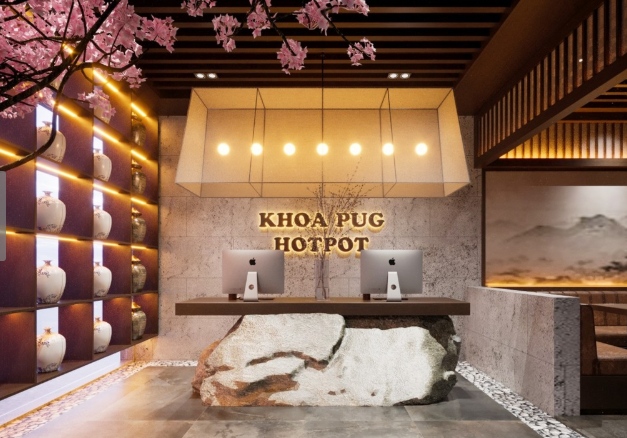 Khoa Pug kiêu căng, bên trong nhà hàng lẩu vừa bị tạt sơn khiến khách hàng sốc, thốt lên 1 điều - Hình 3