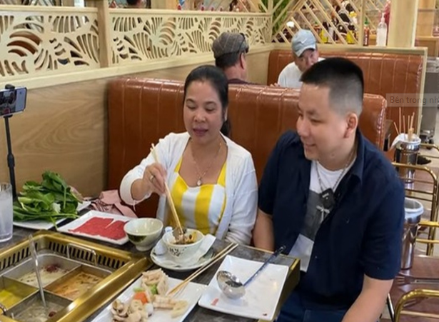 Khoa Pug kiêu căng, bên trong nhà hàng lẩu vừa bị tạt sơn khiến khách hàng sốc, thốt lên 1 điều - Hình 6