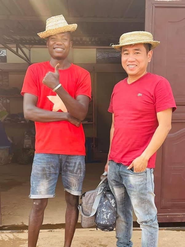 Tiến Nguyễn Vlog - Team Châu Phi lần đầu lên tiếng về khó khăn tại Angola: Không 1 ai than mệt - Hình 3