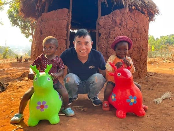 Tiến Nguyễn Vlog - Team Châu Phi lần đầu lên tiếng về khó khăn tại Angola: Không 1 ai than mệt - Hình 4