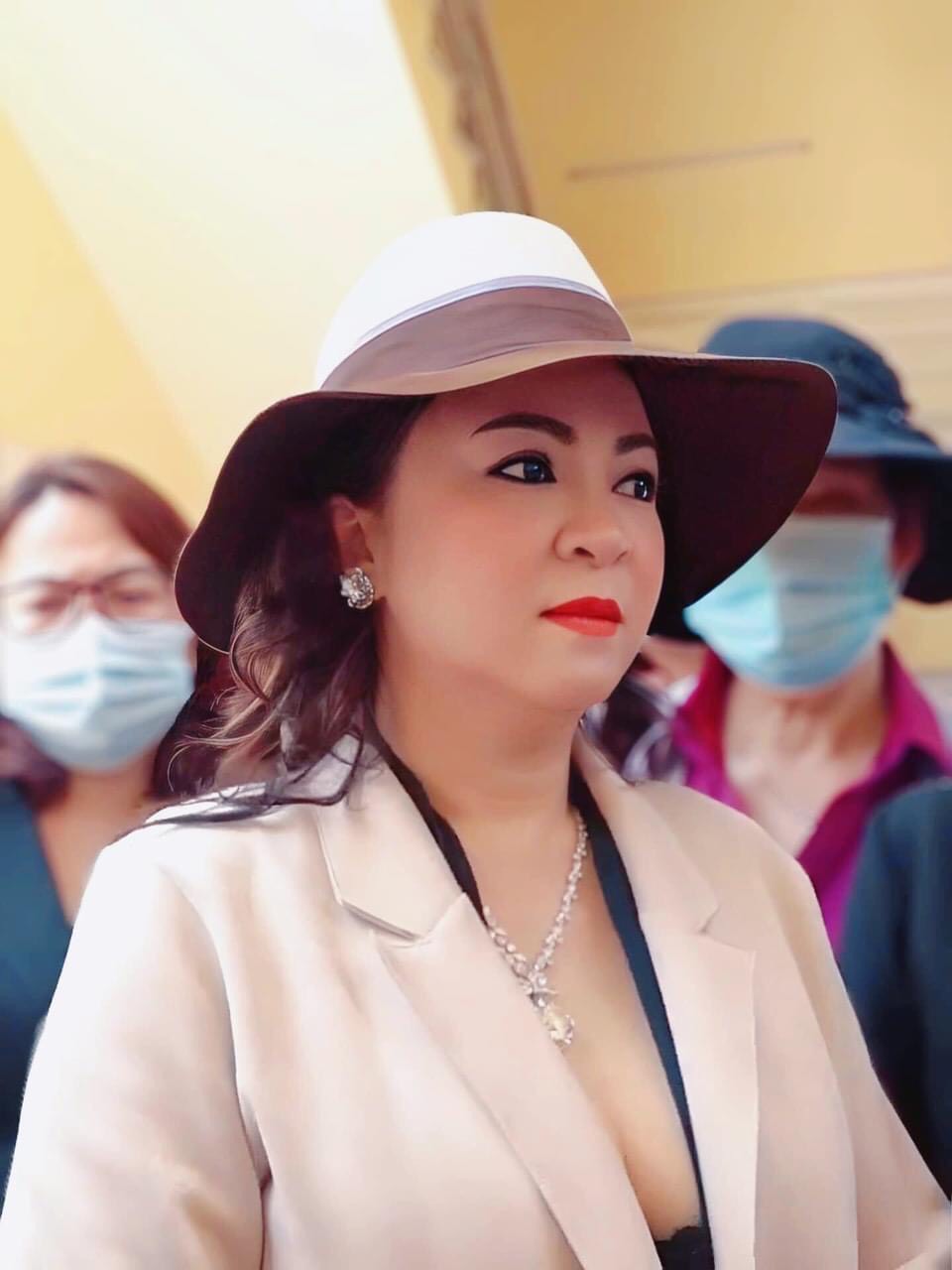 Vy Oanh lo lắng vụ kiện bà Phương Hằng không được giải quyết, đại diện Bộ công an bất ngờ lên tiếng - Hình 3