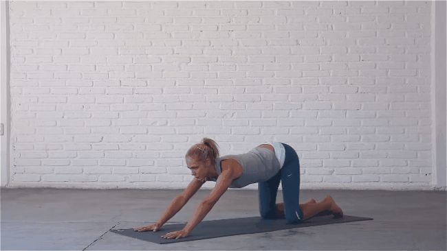 8 động tác Yoga giúp lưng thon, bụng dưới săn chắc - Hình 3