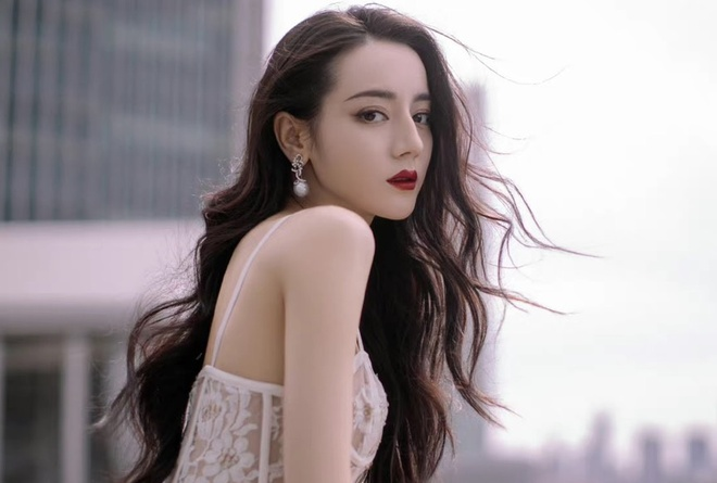 Địch Lệ Nhiệt Ba âm thầm tổ chức lễ ăn hỏi, lộ cả ảnh cưới với Hoàng Cảnh Du, hết đường chối cãi? - Hình 6