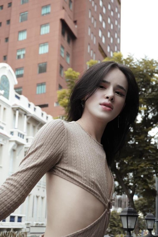 Diện đồ mỏng tang lộ nội y, Trần Đức Bo gây tranh cãi - Hình 1