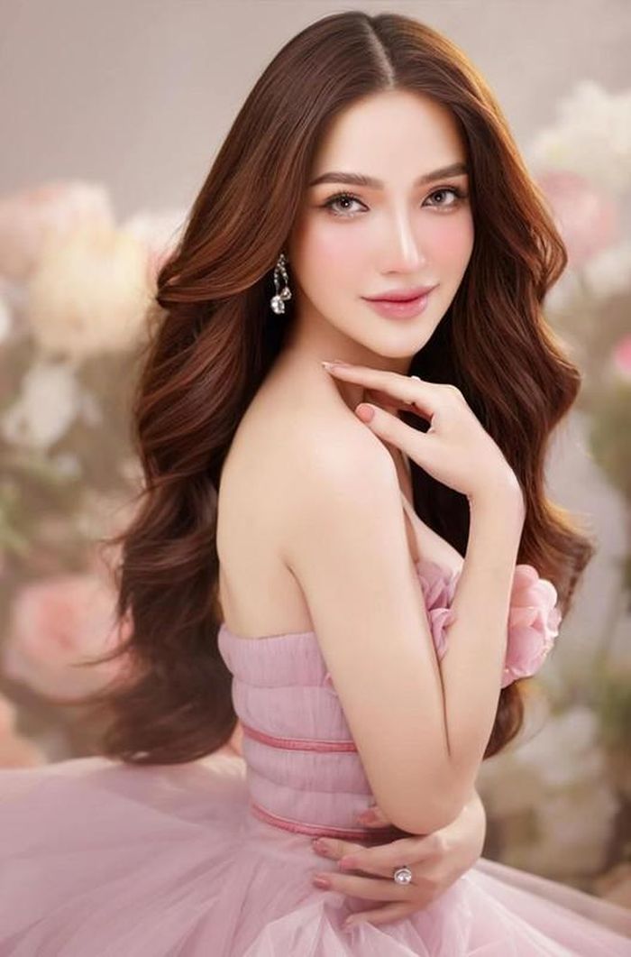 Gái xinh chuyển giới dạy tiếng Anh đang gây bão mạng là ai? - Hình 3