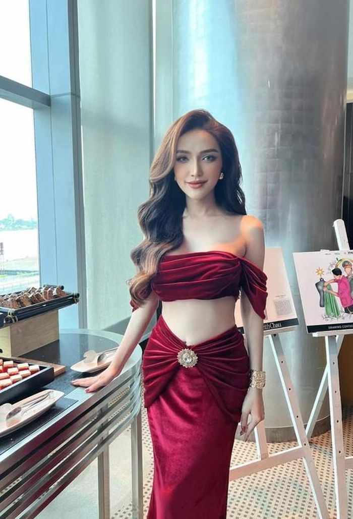 Gái xinh chuyển giới dạy tiếng Anh đang gây bão mạng là ai? - Hình 8
