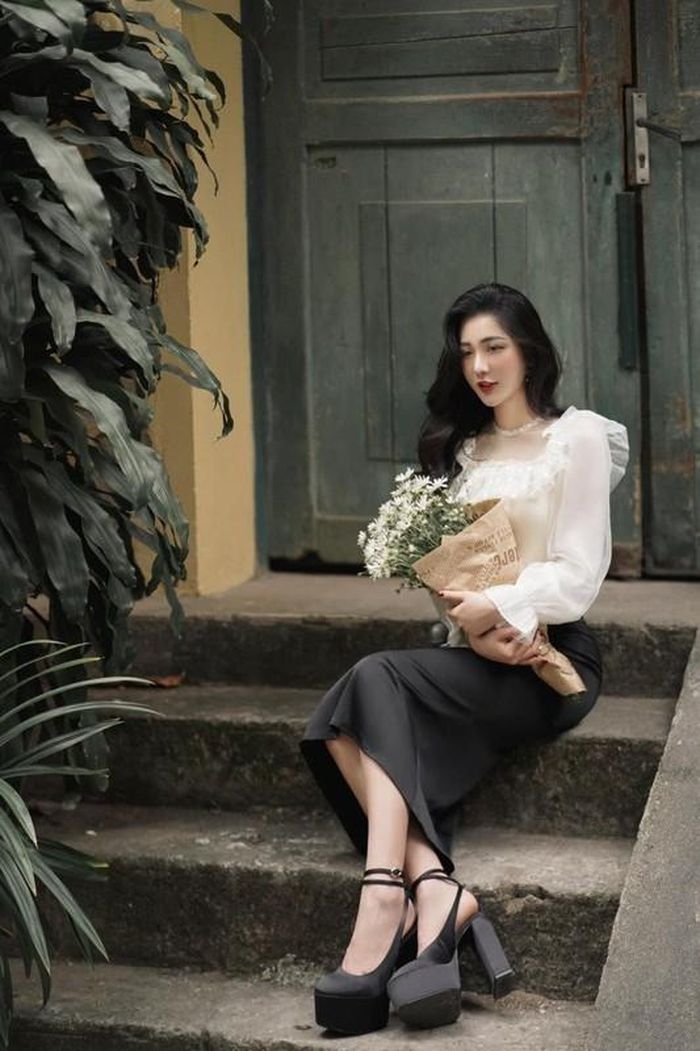 Hot girl Nam Định sở hữu hình xăm lớn, khoe điểm vàng body - Hình 1