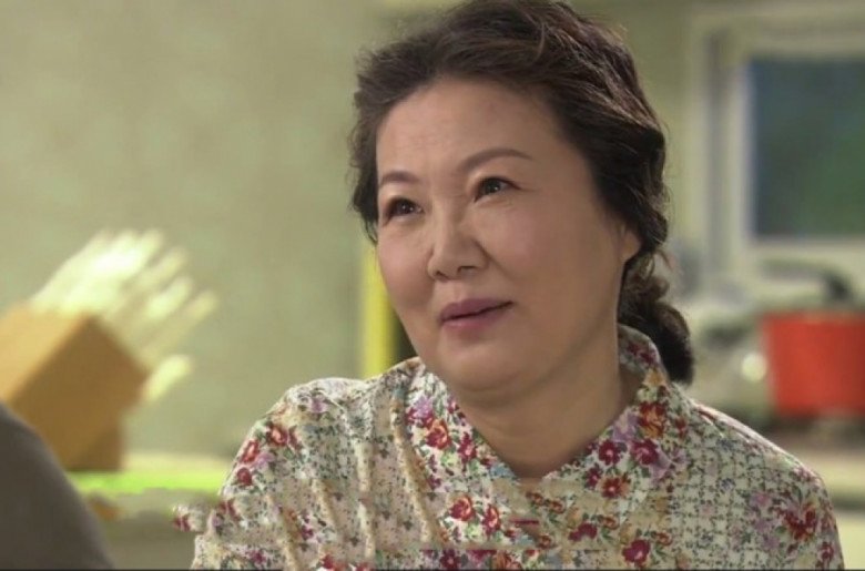 Mang cháo vào thăm em chồng nằm viện, nghe cuộc đối thoại ở cửa phòng bệnh tôi khóc như mưa - Hình 1