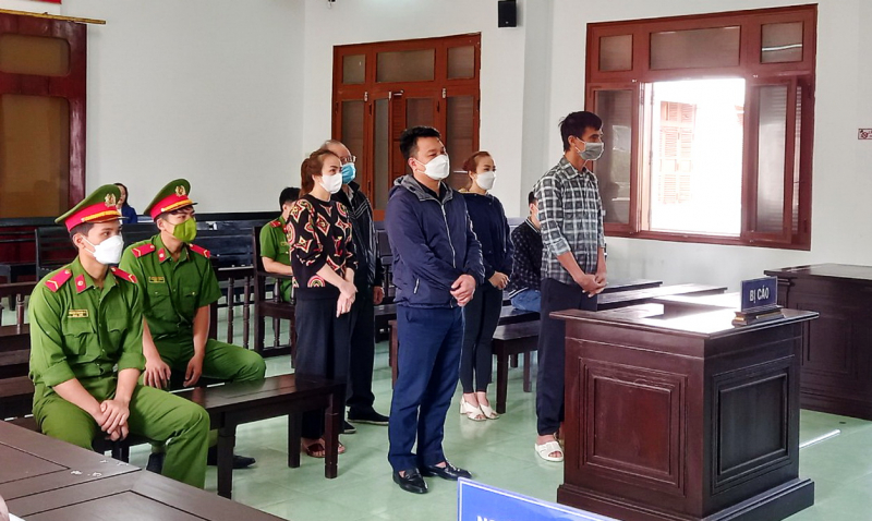 Một kẻ lừa chạy án dắt thêm 4 người dính tội đưa hối lộ - Hình 1