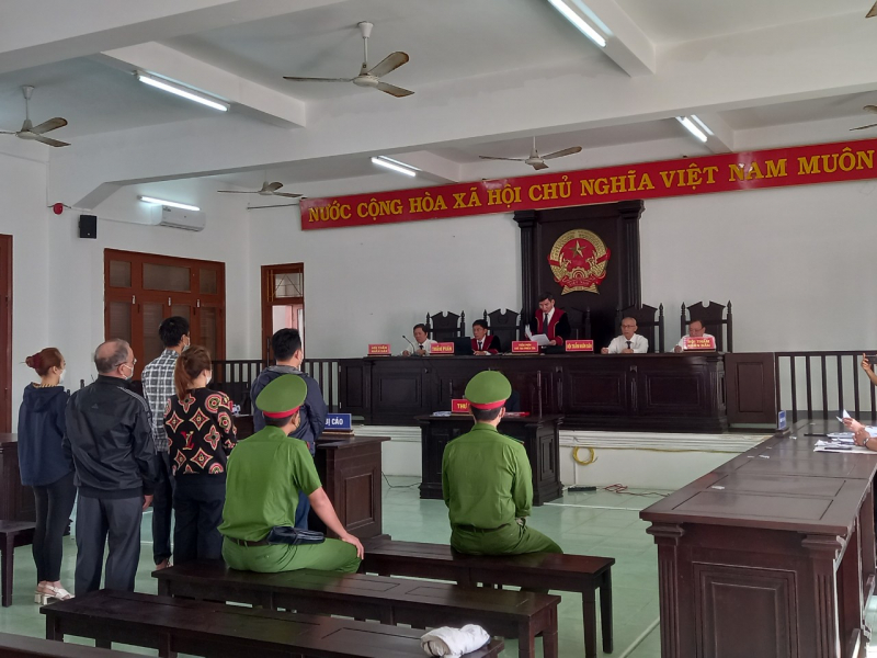 Một kẻ lừa chạy án dắt thêm 4 người dính tội đưa hối lộ - Hình 2