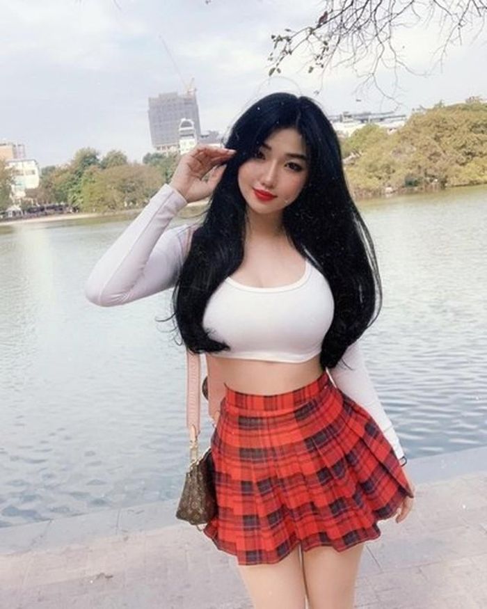 Nữ thần quần jeans lộ diện, khoe điểm vàng body nuột nà - Hình 9