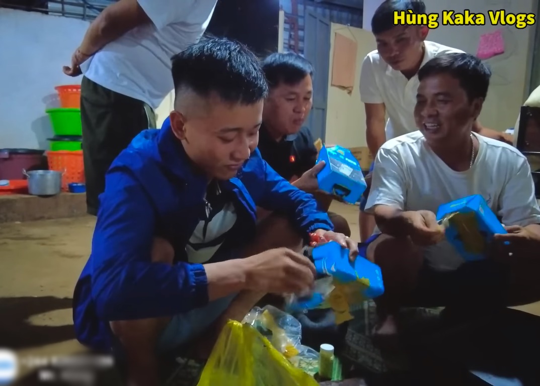 Quang Linh bị TCP khui chuyện khiến 2 người đặc biệt tại Angola rung động: Danh tính gây chấn động - Hình 9