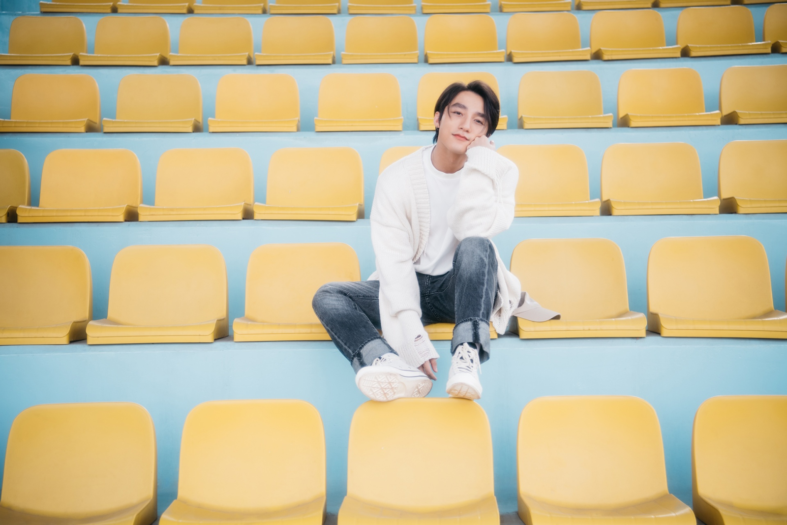 Sơn Tùng bị netizen phớt lờ dù tái xuất hoành tráng, chỉ vì drama Trấn Thành bao rạp chiếm spotlight - Hình 5