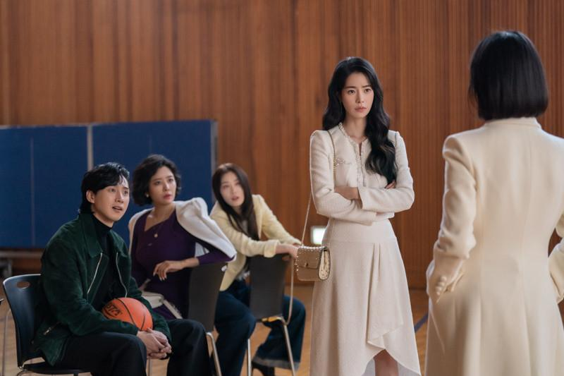Song Hye Kyo số khổ, toàn bị trai trẻ hại, vừa tìm lại được chút hào quang đã bị phá tan tành - Hình 8