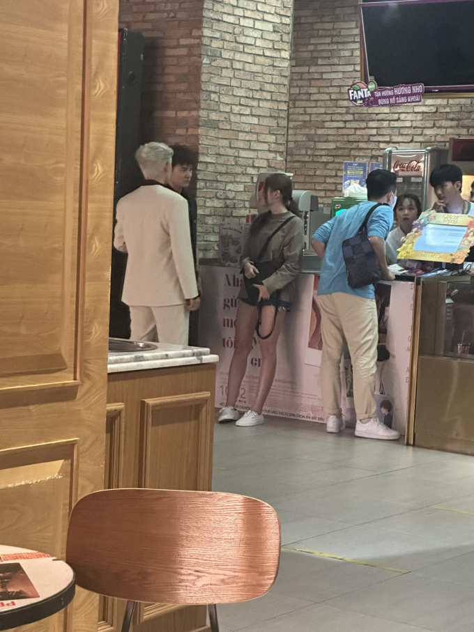 Trấn Thành dính phốt muốn riêng tư tại rạp chiếu phim: Ali Hoàng Dương bênh vực, Hari Won gây sốc - Hình 2