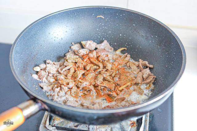 Xào thịt bò, thêm ít bột này tăng độ ngon lên gấp nhiều lần, giờ mới biết vẫn chưa muộn - Hình 4