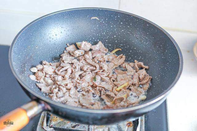 Xào thịt bò, thêm ít bột này tăng độ ngon lên gấp nhiều lần, giờ mới biết vẫn chưa muộn - Hình 3