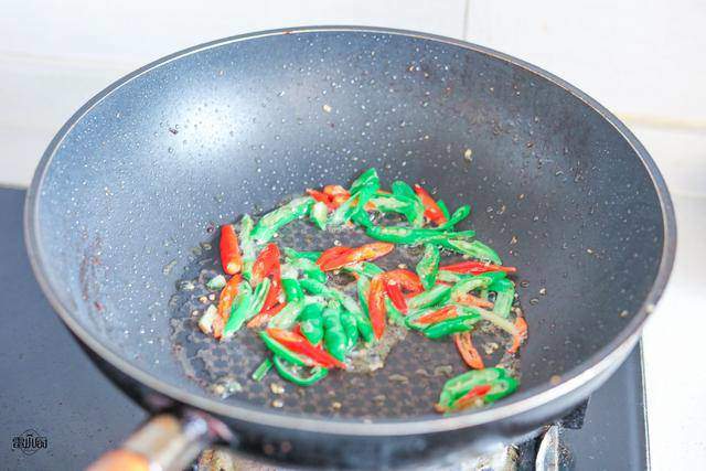 Xào thịt bò, thêm ít bột này tăng độ ngon lên gấp nhiều lần, giờ mới biết vẫn chưa muộn - Hình 5