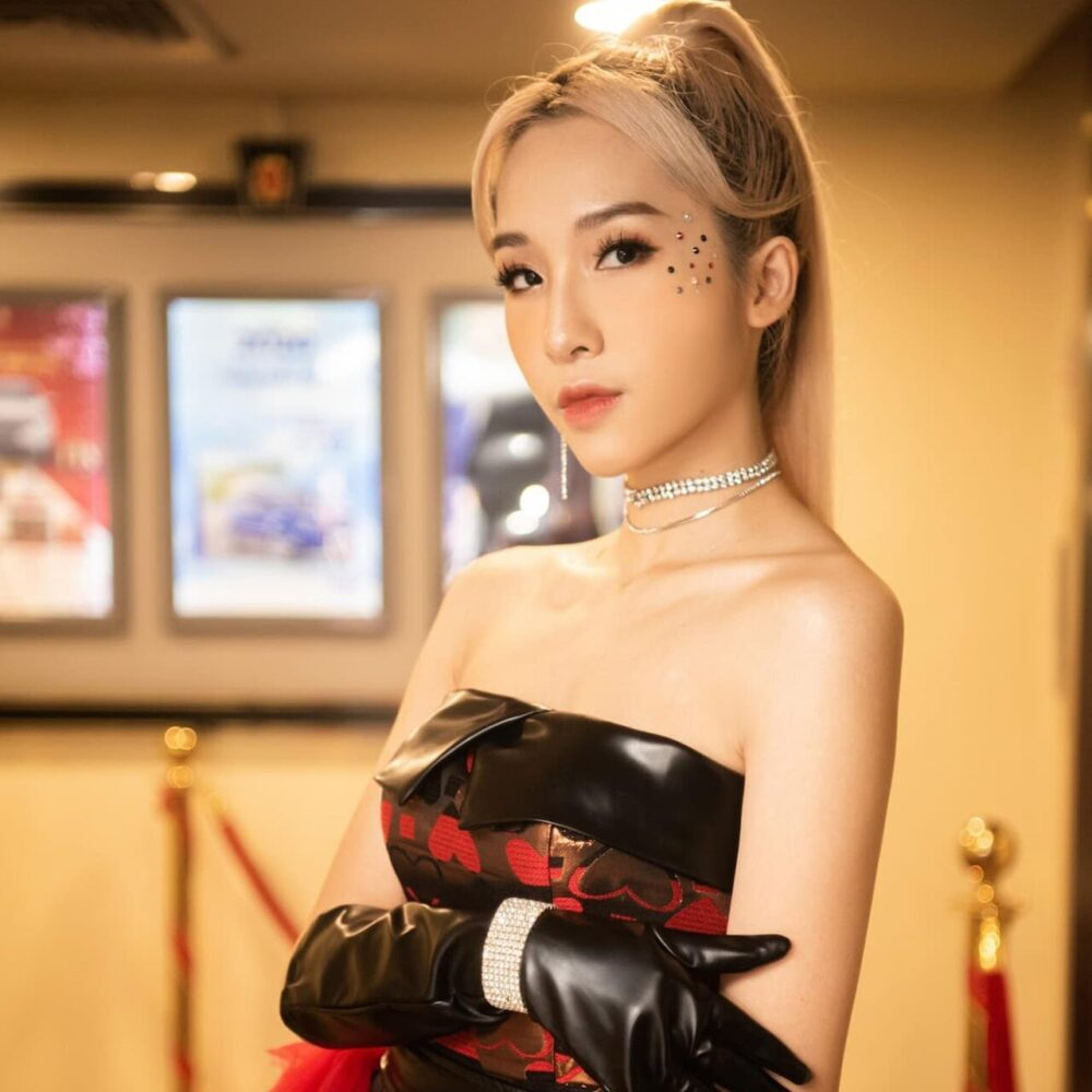 Emily: Từ hotgirl Miss Audition đến ca sĩ triệu bản hit, ở ẩn sinh con nay viên mãn bên BigDaddy - Hình 2