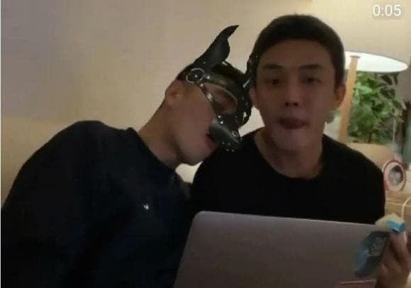 Yoo Ah In cười điên dại như phê thuốc trước báo giới, người yêu đồng giới đưa vào đường nghiện ngập? - Hình 3