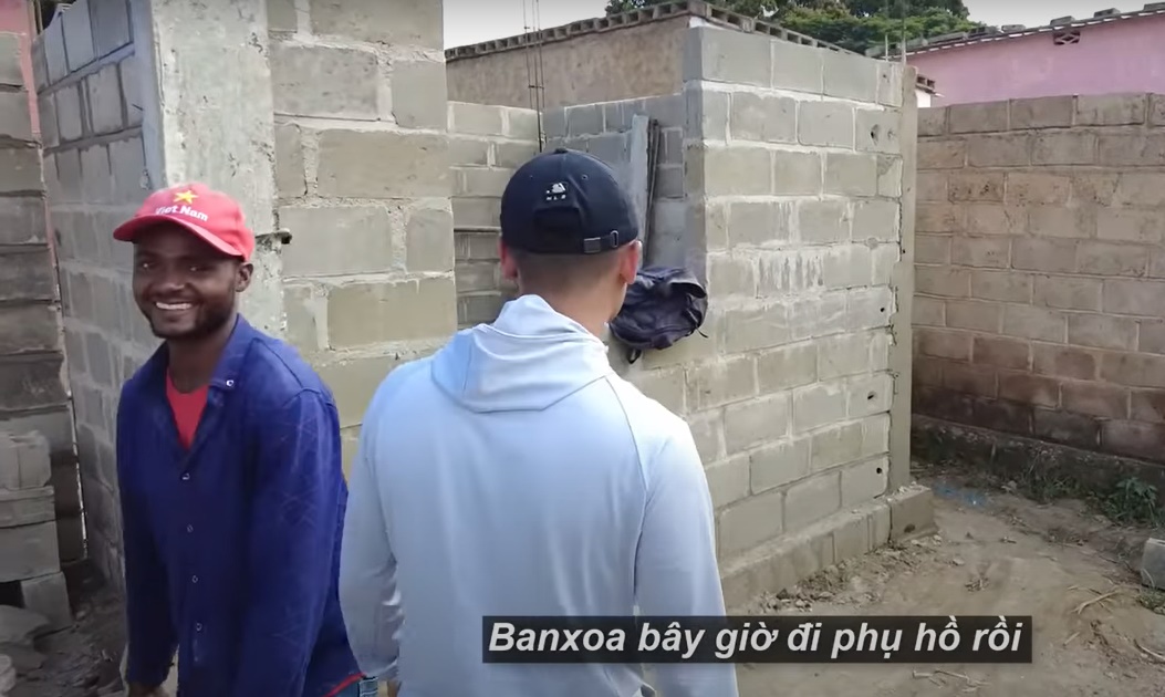 Banxoa - bạn Quang Linh Vlog tỏ rõ thái độ khi nhận nhà VN, từng bị đuổi việc nay khác 180 độ - Hình 5
