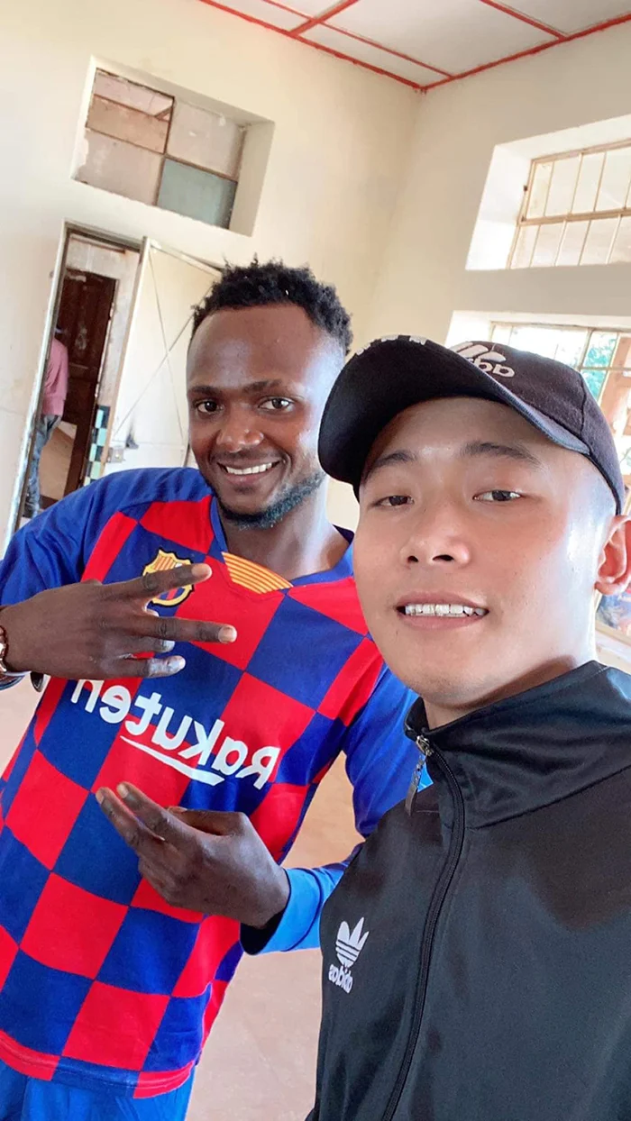 Banxoa - bạn Quang Linh Vlog tỏ rõ thái độ khi nhận nhà VN, từng bị đuổi việc nay khác 180 độ - Hình 1