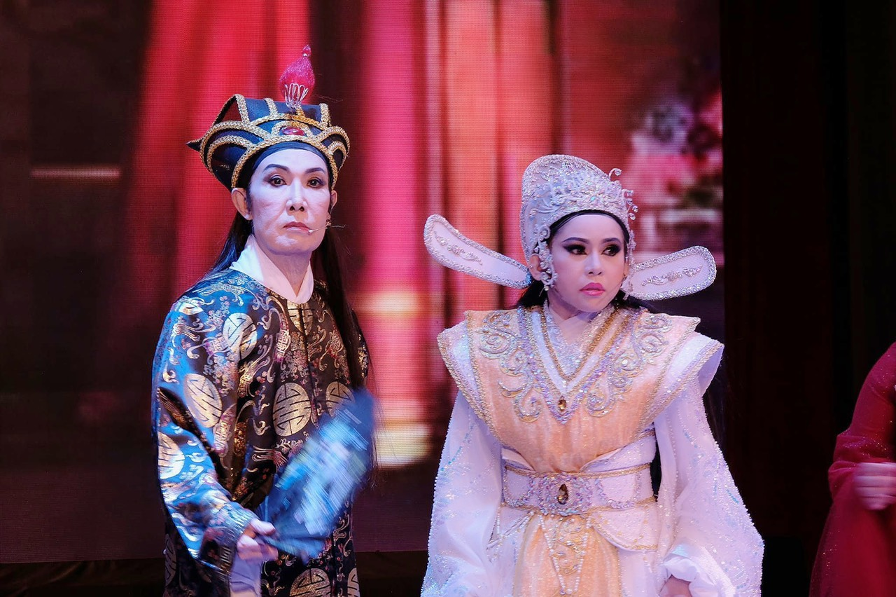 Bình Tinh - Con nuôi Vũ Linh: Chật vật với nghề, nay có chút tiếng tăm thì người thân lần lượt ra đi - Hình 1