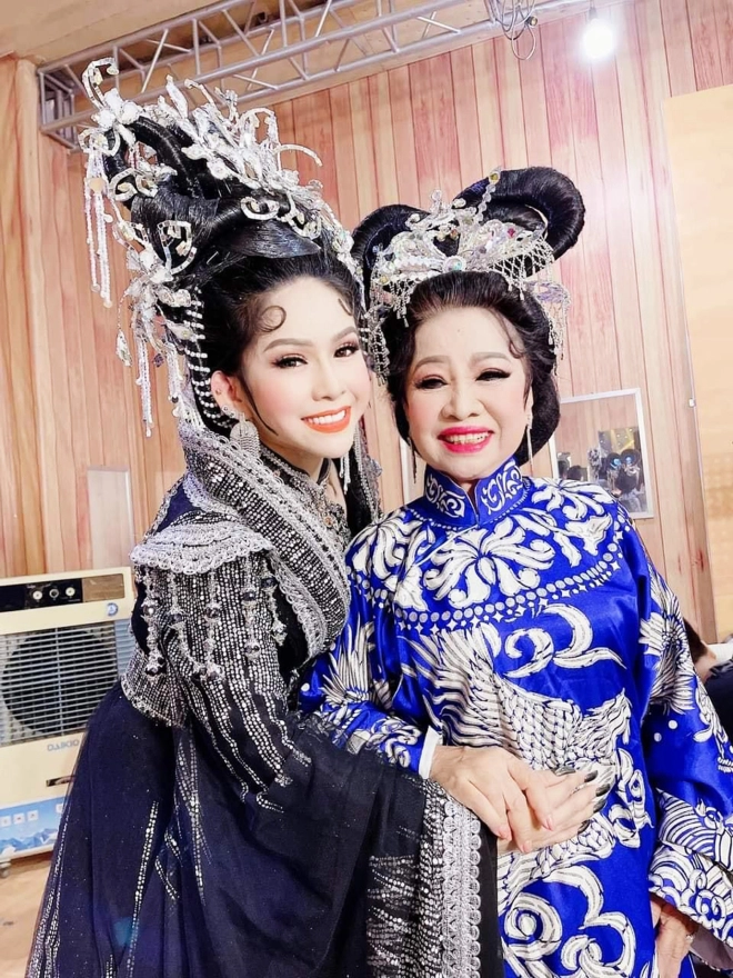Bình Tinh - Con nuôi Vũ Linh: Chật vật với nghề, nay có chút tiếng tăm thì người thân lần lượt ra đi - Hình 3