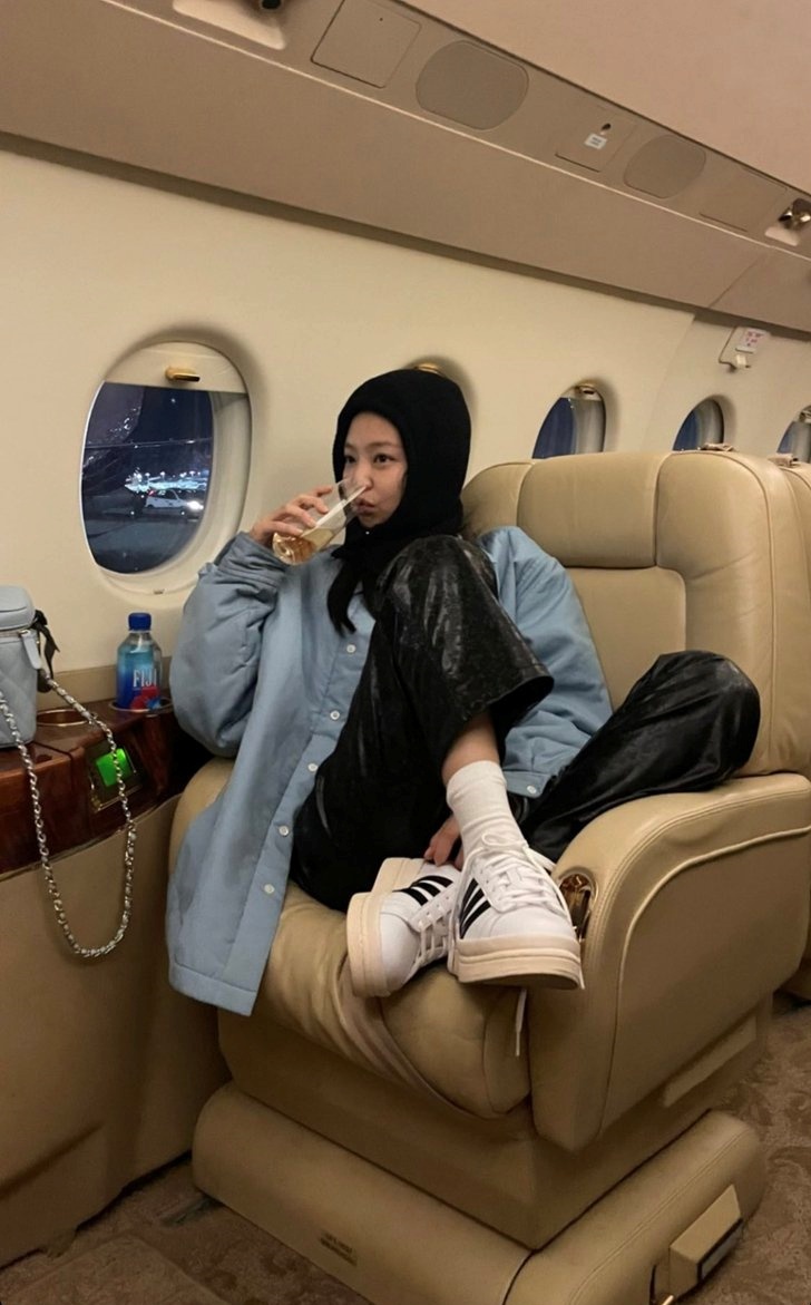 Jisoo lập kỷ lục trước khi rời nhóm, Jennie làm việc chấn động, YG báo tin dữ về em gái BLACKPINK - Hình 10