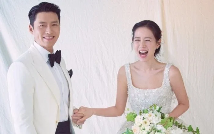 Son Ye Jin và Hyun Bin mừng quý tử tròn 100 ngày tuổi, nhan sắc siêu yêu giống cả mẹ và bố? - Hình 1