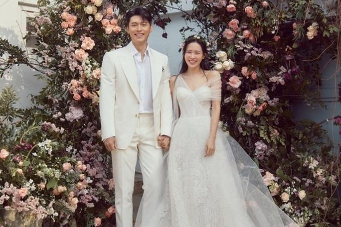 Son Ye Jin và Hyun Bin mừng quý tử tròn 100 ngày tuổi, nhan sắc siêu yêu giống cả mẹ và bố? - Hình 9