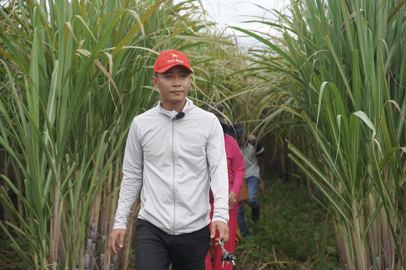 Team Châu Phi quyên góp 20 triệu về VN, Quang Linh làm chuyện gây choáng khi bị anti bôi nhọ? - Hình 1