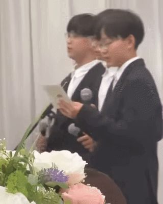 Bộ 3 Daehan - Minguk - Manse diện tuxedo phát biểu mừng đám cưới biên kịch - Hình 2