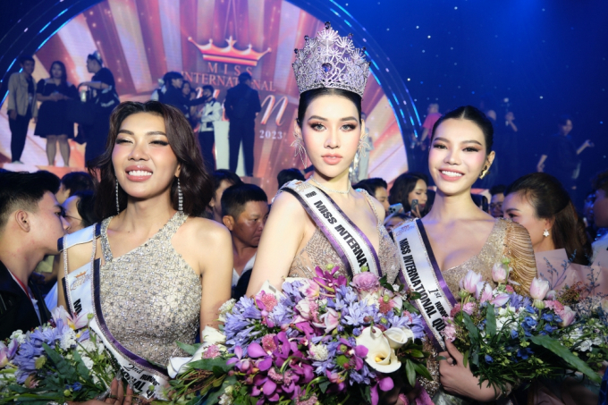 HH Yoshi gây náo loạn khi về VN làm 1 việc với Hương Giang, Dịu Thảo bị chê không đủ tầm xuất khẩu - Hình 9
