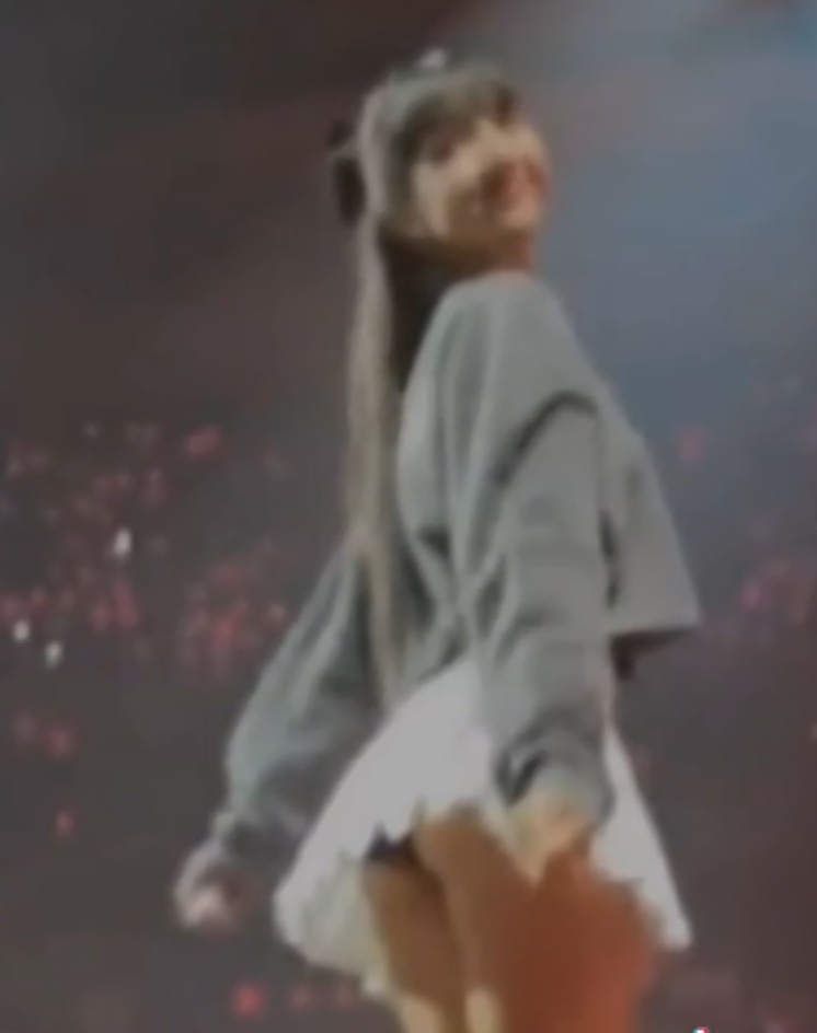 Lisa bị lan truyền ảnh hot vì quần bảo hộ ngắn theo thời gian, BLACKPINK nhận tin vui khủng? - Hình 2